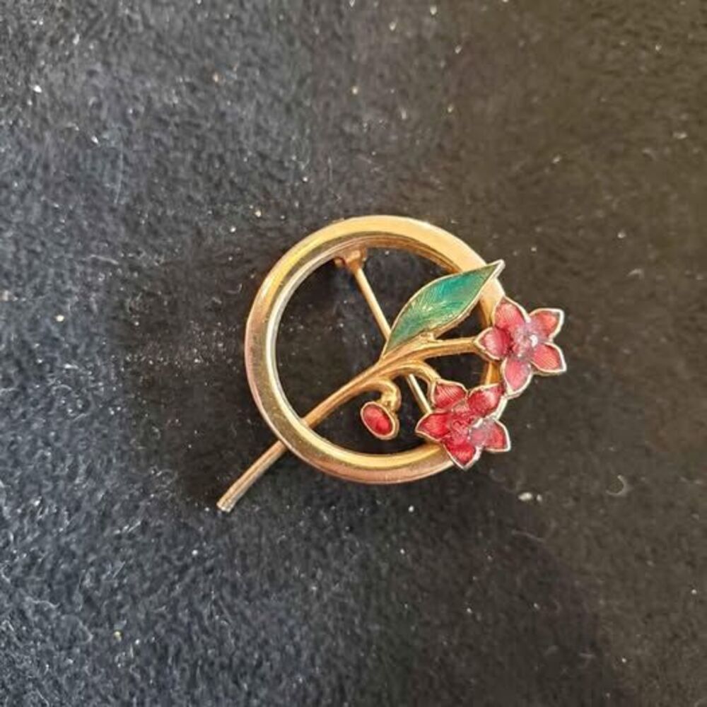 Vintage Enamel Flower in Circle Brooch